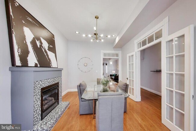 Building Photo - 1006 Otis Pl NW