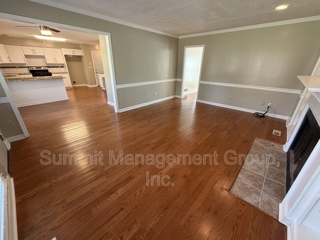 Building Photo - 1611 Ellington Rd SE