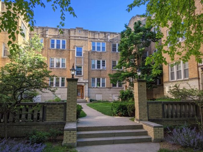 Primary Photo - 1 bedroom in Evanston IL 60202