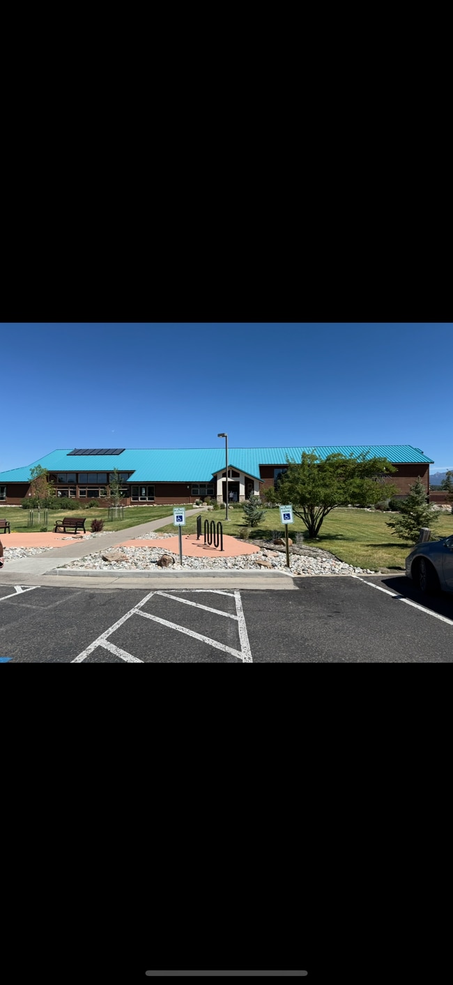 Building Photo - 320 E Golf Pl