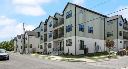 Building Photo - 619 Whitham Ave