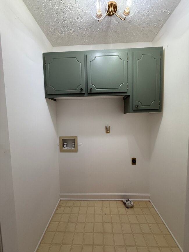 Building Photo - 965 N Rdg St