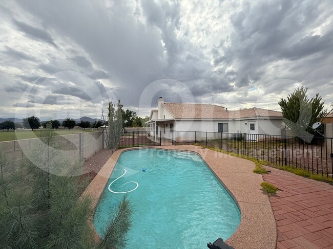 Building Photo - 8305 N Solitude Way