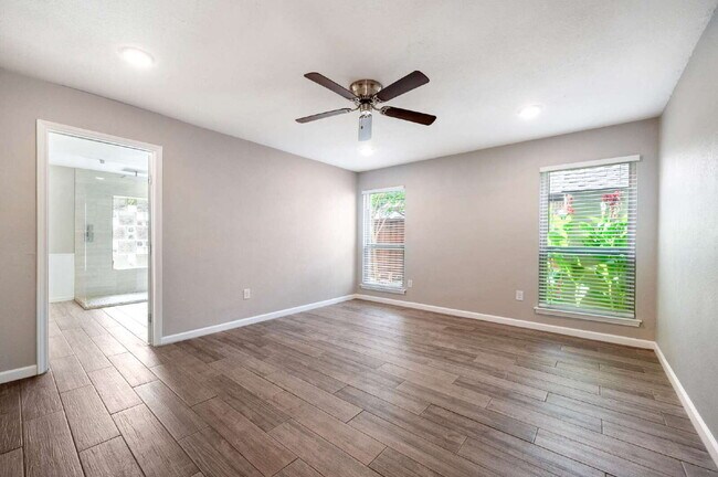 Building Photo - "Beautifully updated 3-Bed 2-Bath home Wit...