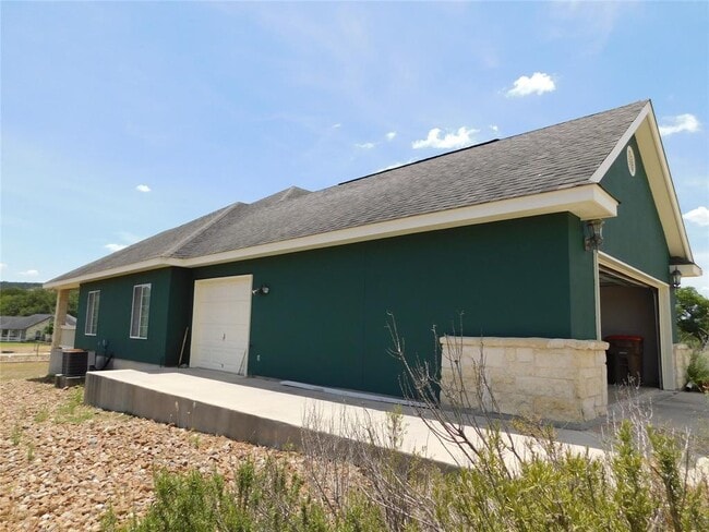 Building Photo - 424 Shayla Ln