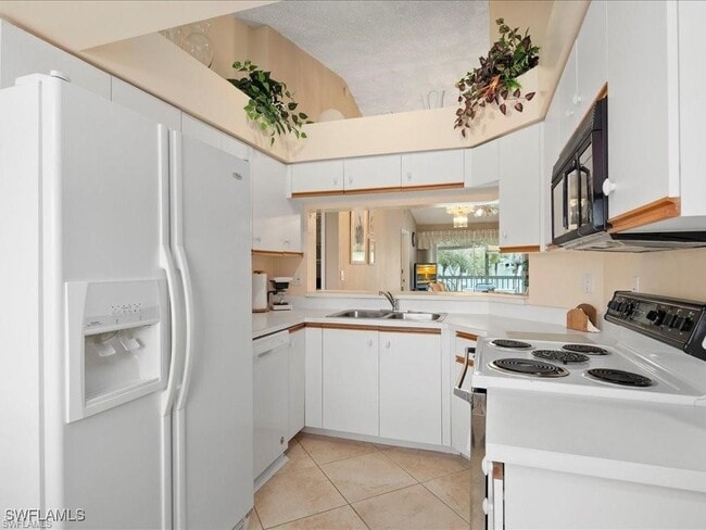 Primary Photo - 161 Wading Bird Cir