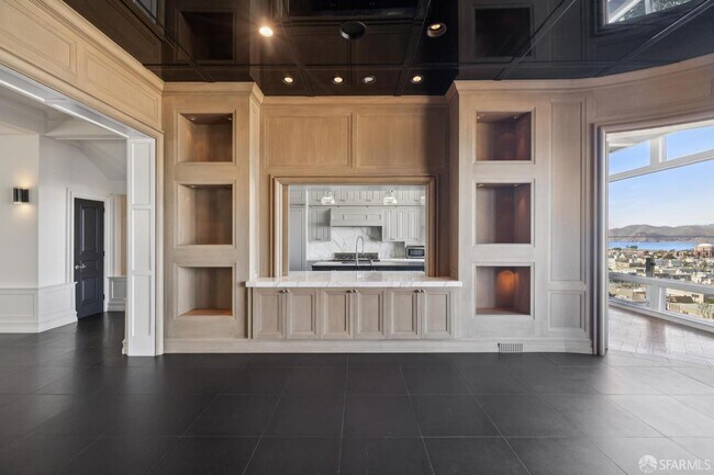 Building Photo - 2336 Broadway