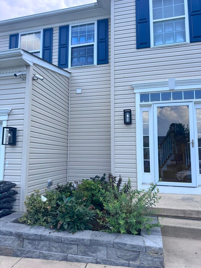 Building Photo - 5 Bayview Ct