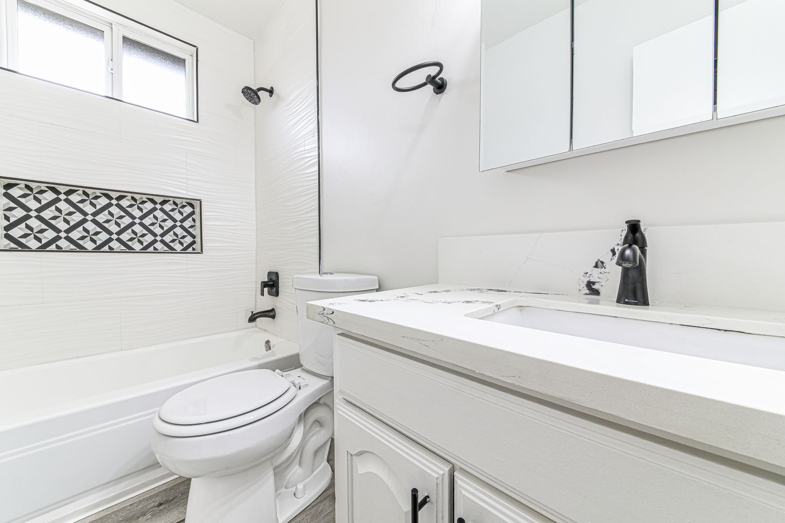 Building Photo - 125 E Spring St