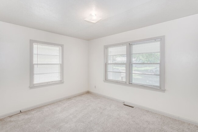 Building Photo - 742 S Dellrose St