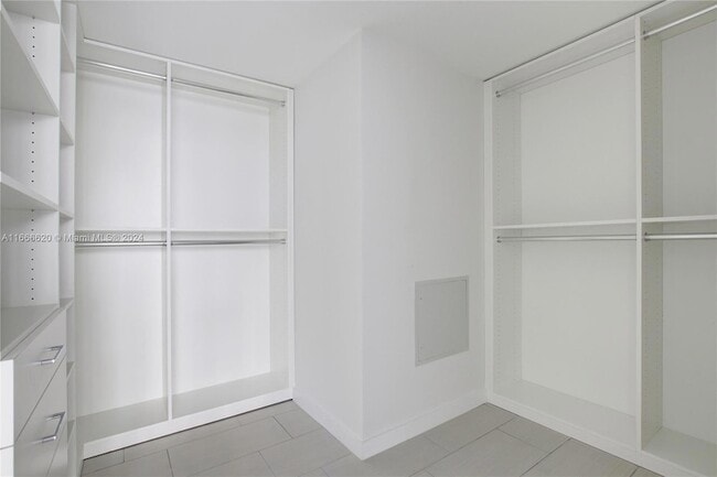 Building Photo - 1756 N Bayshore Dr