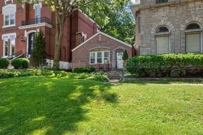 Building Photo - 2164 Lafayette Ave