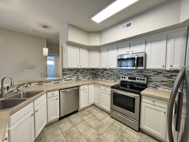 Building Photo - Beautiful 2 Bedroom Condo on the West Side of Colorado Springs