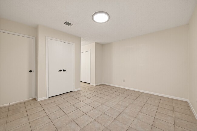 Building Photo - 11535 Bellspring Dr