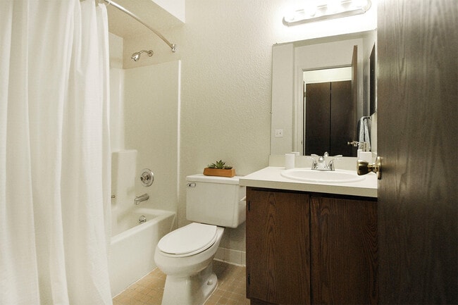 Building Photo - Stoneridge Manor