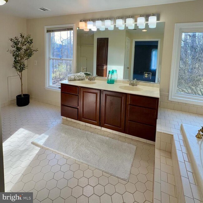 Building Photo - 9701 Georgetown Pike