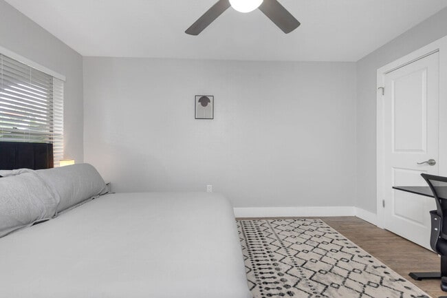 Building Photo - 4307 W Kennedy Blvd