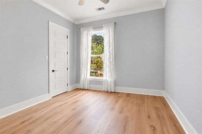 Building Photo - 501 N Corniche Du Lac