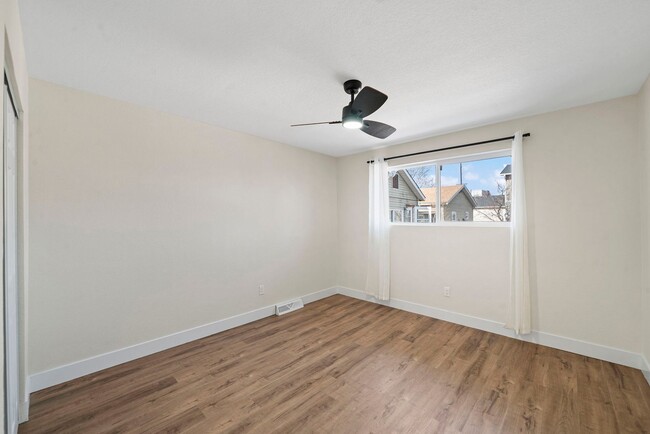 Building Photo - Updated 4BD, 2BA in Berkley with Off-Street Parking Spot