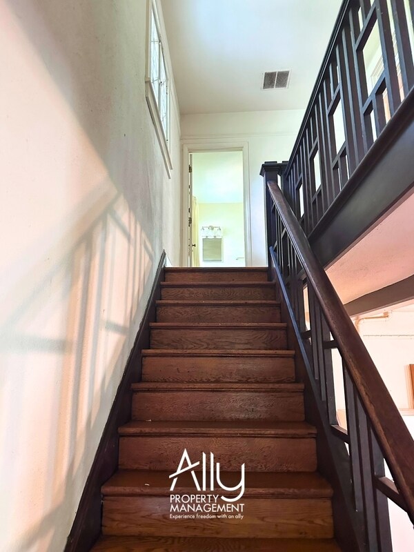 Building Photo - 1608 Mulberry Ave