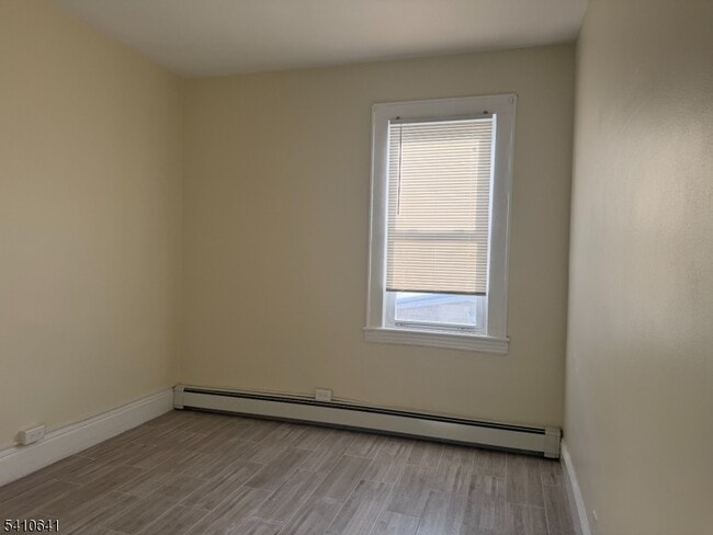 Building Photo - 557 Gregory Ave