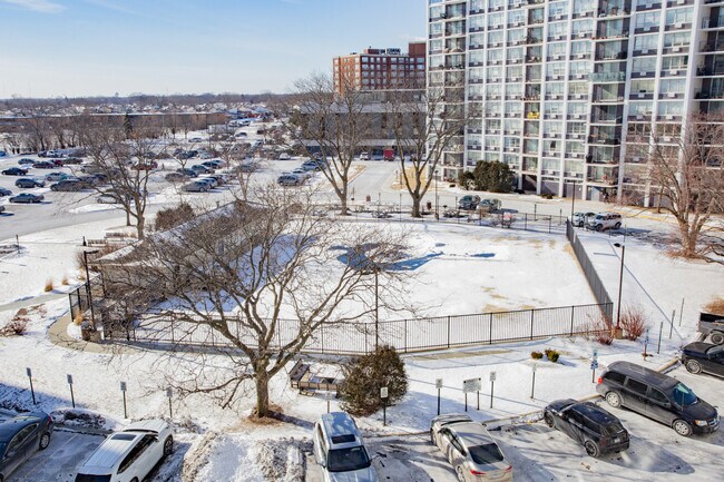 Building Photo - 8801 W Golf Rd