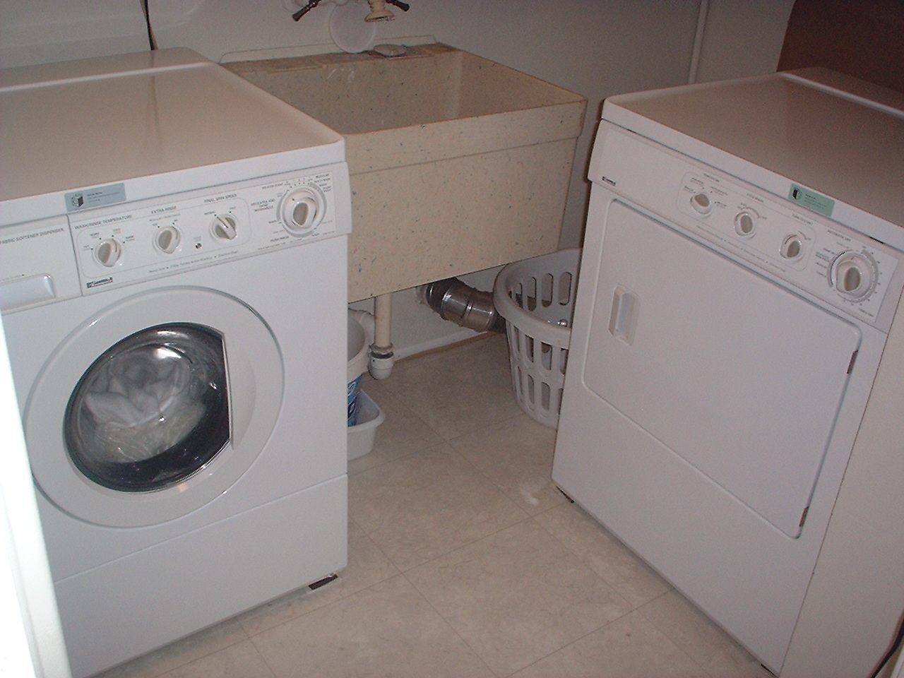 Building Photo - 6612 Reservoir Ln