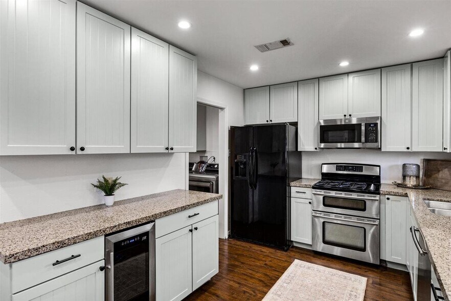 Building Photo - 2512 Azalea Ct