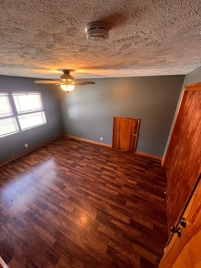 Building Photo - 1112 Plum St