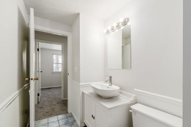 Building Photo - Beautifully Updated Reynoldsburg Home