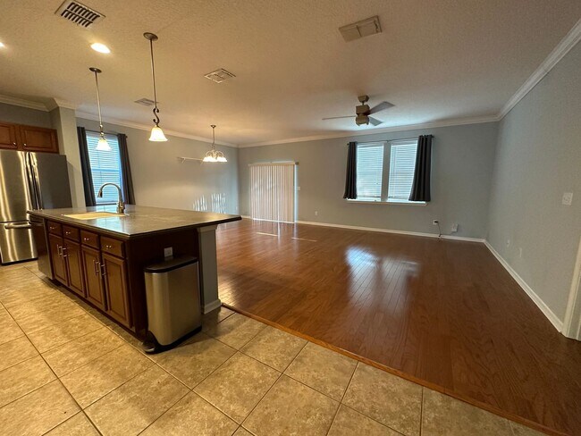 Building Photo - Adorable Home in Prime Location!