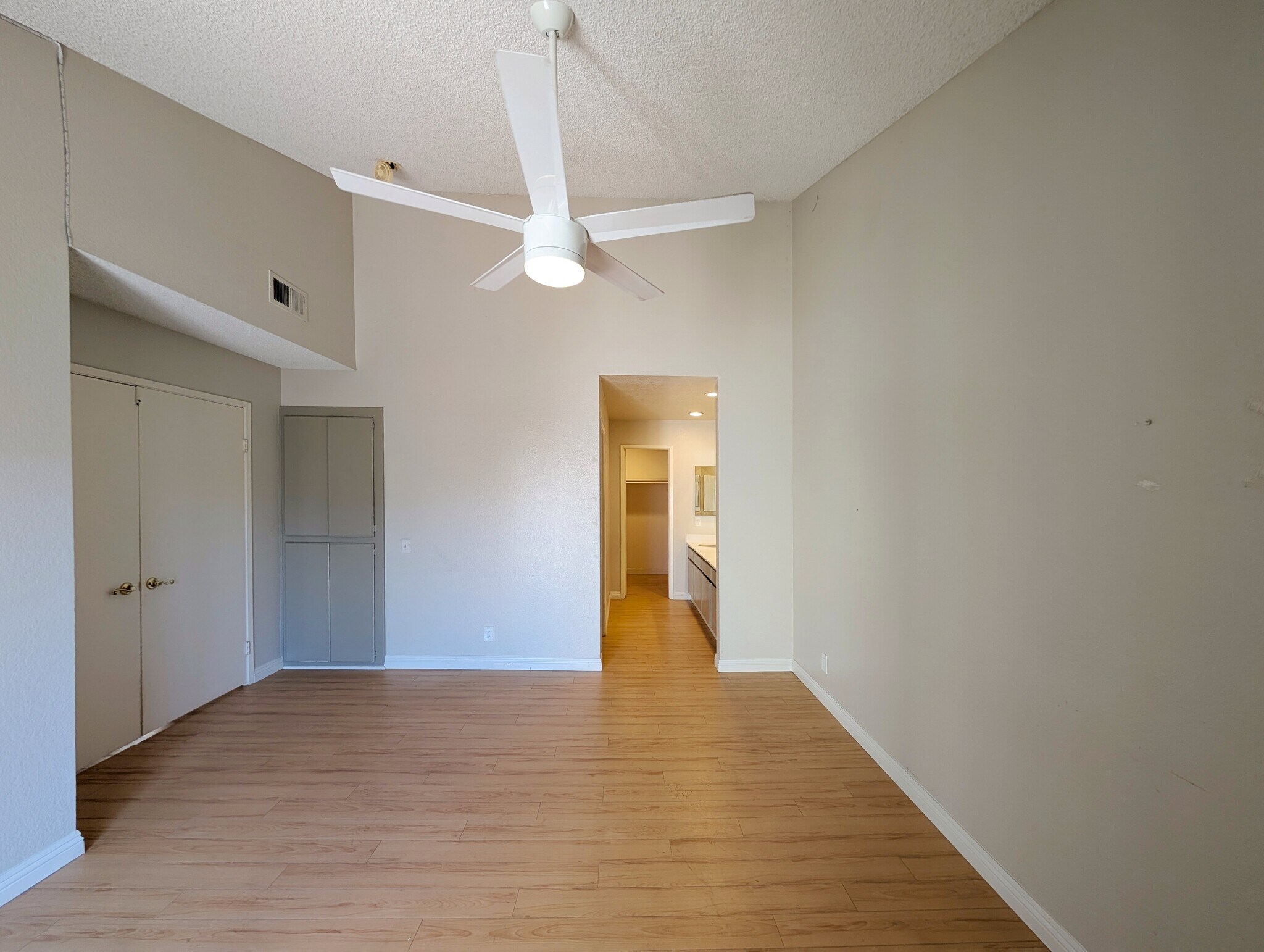 Building Photo - 4852 Cabana Dr