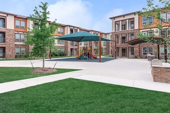 Building Photo - 540 Richcrest Dr