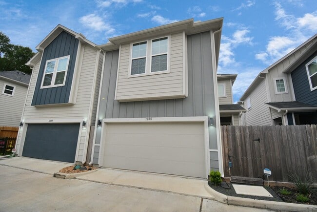 Building Photo - 1235 W Tidwell Rd
