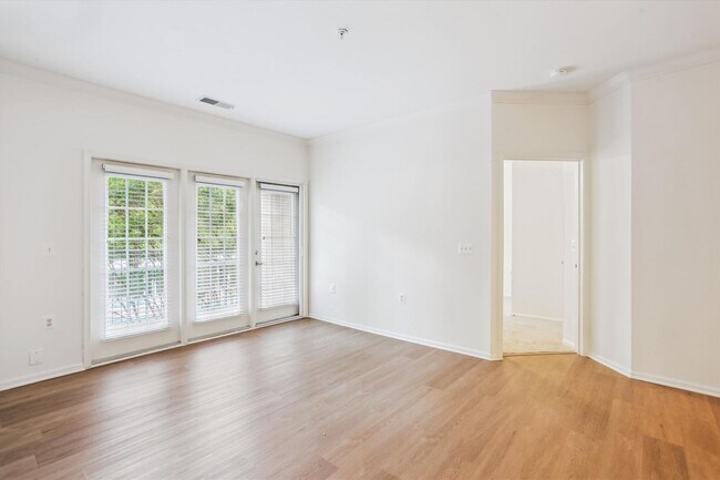 Building Photo - FRESH & READY! 2BD/2BA Next to METRO with ...