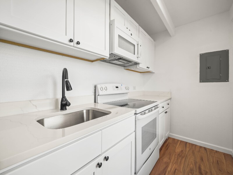 Building Photo - 511 Club Cir