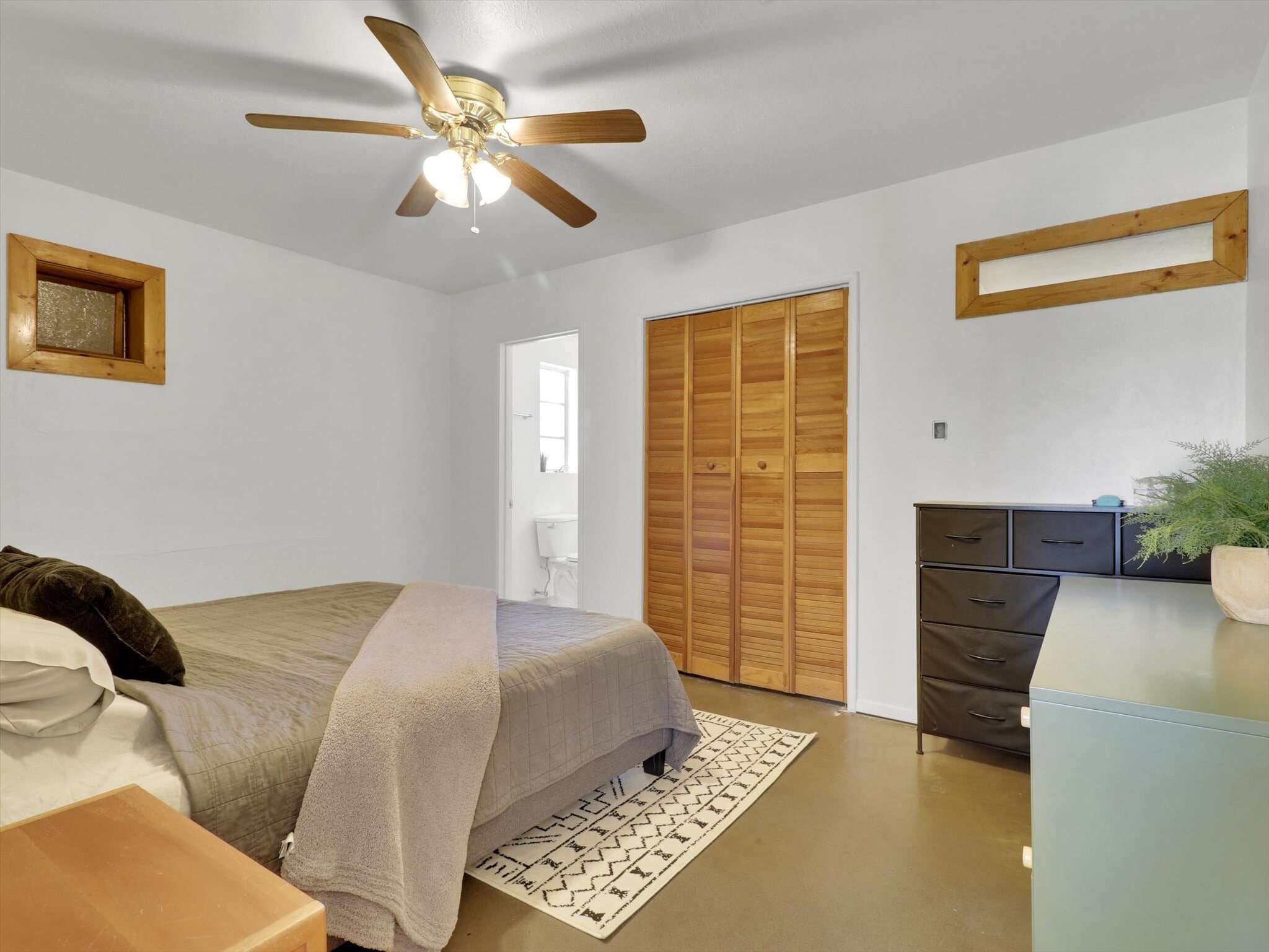 Building Photo - 1022 E Keim Dr