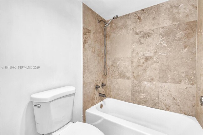 Building Photo - 500 Bayview Dr