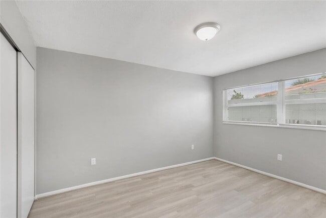 Building Photo - 250 Rosery Rd NW