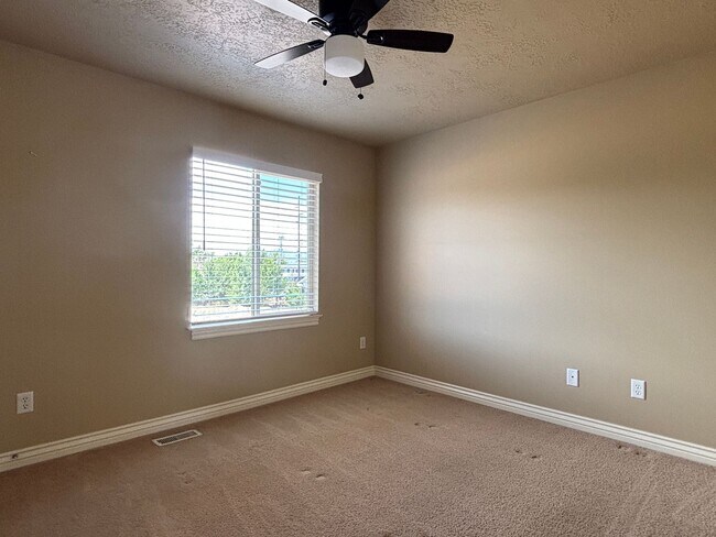 Building Photo - Beauty & Space on Premium Corner Lot!