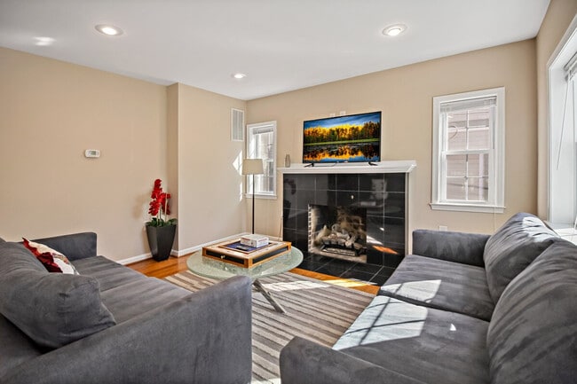 Building Photo - 300 Lawton St