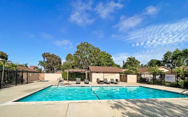 Building Photo - Newly Renovated 4 Bedroom In Oceanside!