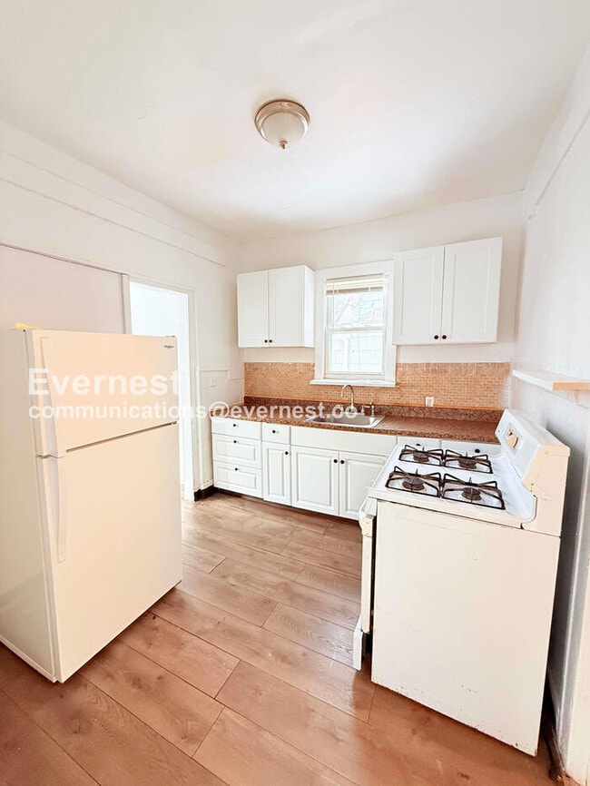 Building Photo - 14393 Strathmoor St