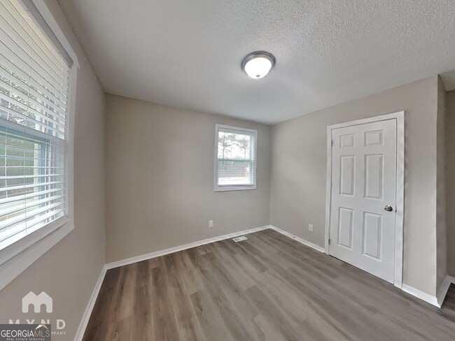Building Photo - 406 Blair Villa Dr SE
