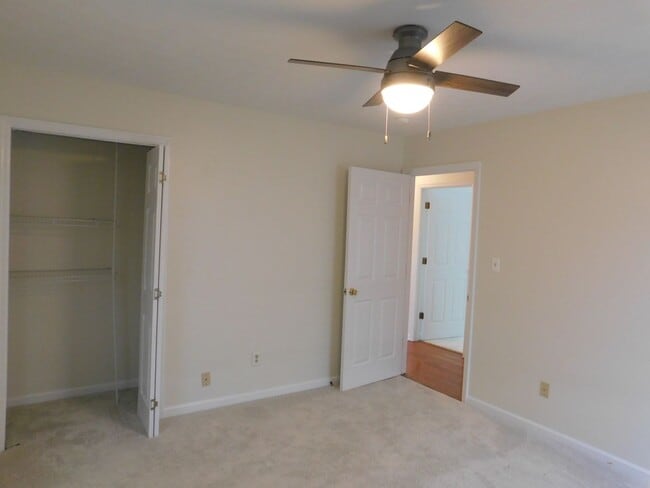 Building Photo - Great Family Home!