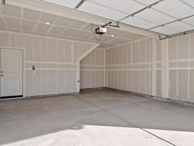 Building Photo - The Magnolia - 4 Bedroom, 2.5 Bath single ...