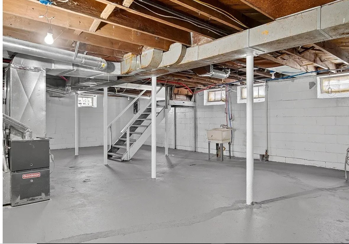 Building Photo - 8222 Roselawn St