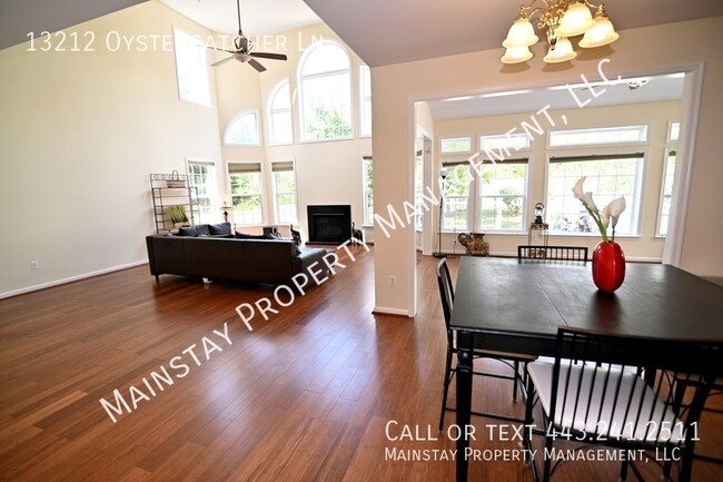 Building Photo - Immaculate 5 Bedroom SFH W/ Private Deck &...