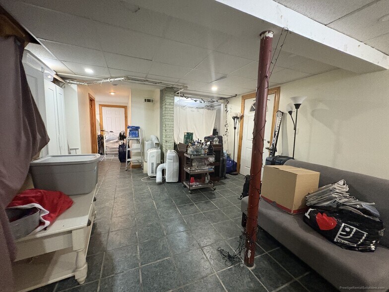 Building Photo - 19 Ashford St