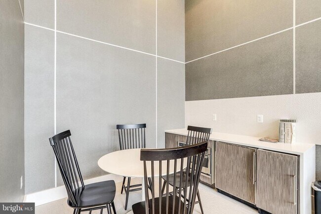 Building Photo - 989 S Buchanan St